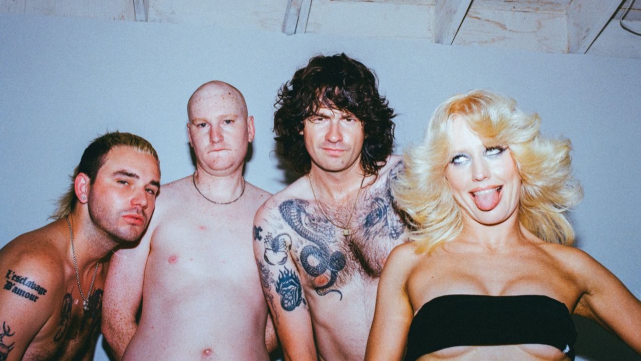 Amyl and the Sniffers get the drinks in for Melbourne after free show cancelled at last minute