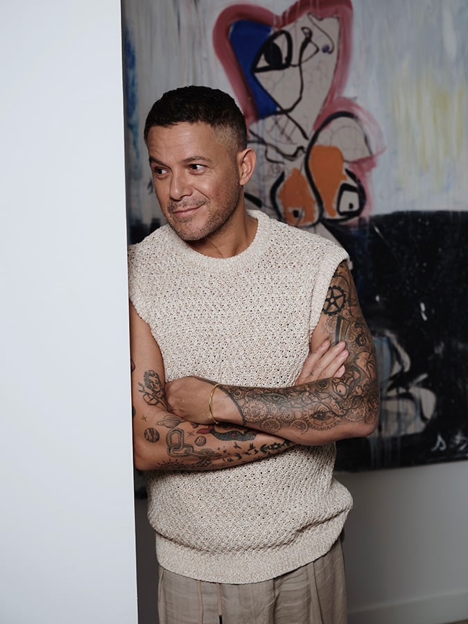 Alejandro Sanz Makes History and Tells His Own Story in New Docuseries ‘Cuando Nadie Me Ve’ From Sony Music Vision