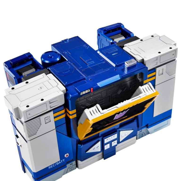 Hasbro & Robosen Robotics Unveil Auto Converting ‘Transformers’ Soundwave Robot