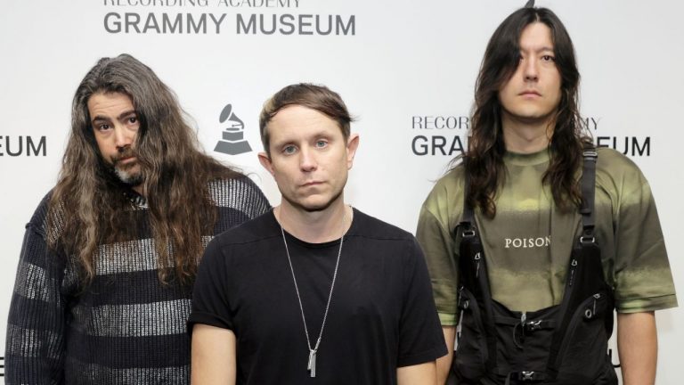 “The world is awful – refusing to have a boogie won’t make anything better, though”: Sleep Token-backed industrial champions Health dance in the face of despair on new album Conflict DLC