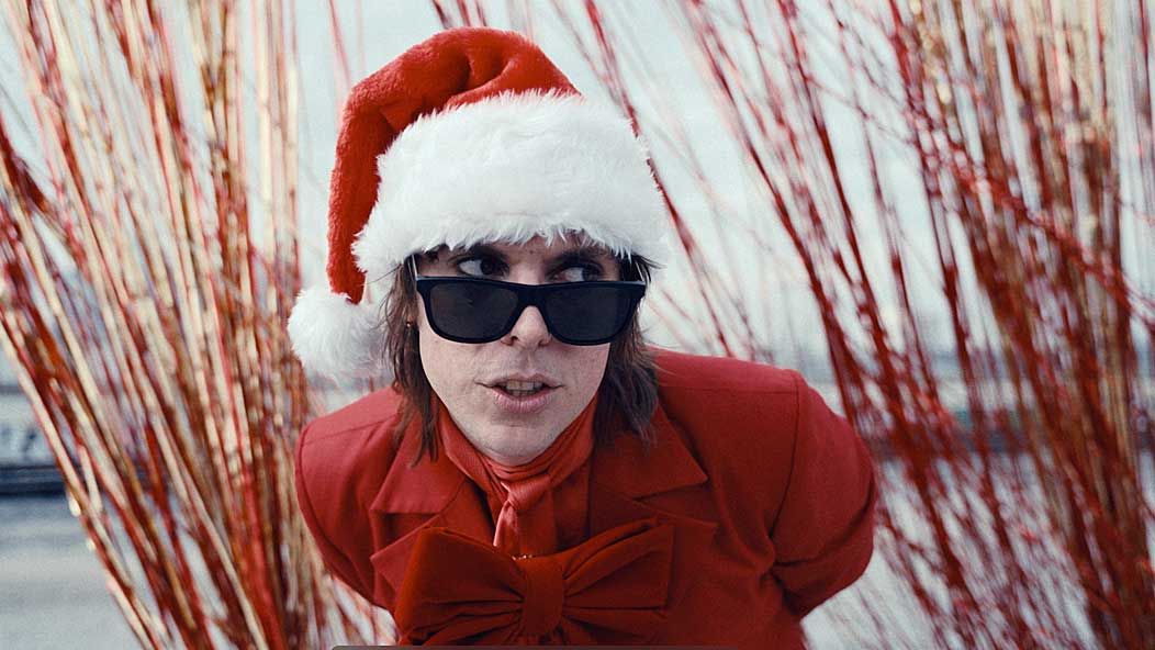 “I really wanted to do it justice”: The Struts singer Luke Spiller releases mournful version of Slade Christmas classic