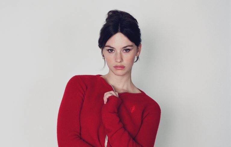 Gracie Abrams slams Donald Trump’s “poisonous and vile narcissism” after mass shootings and Rob Reiner’s death