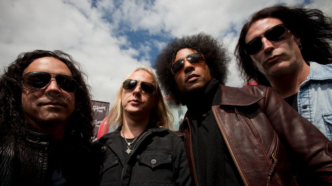 “I sent that song to Elton and asked him to play piano on it…it meant the world to us.” How Elton John and Dave Grohl helped one of the grunge era’s greatest bands heal from an unimaginable loss