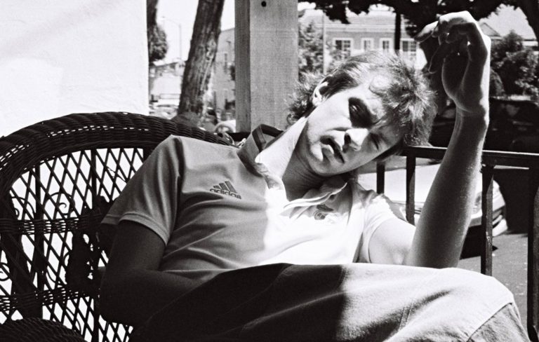 Lasse Lokøy shares slacker indie single ‘Lots Of People Here’ and announces new album ‘& The Roommates’