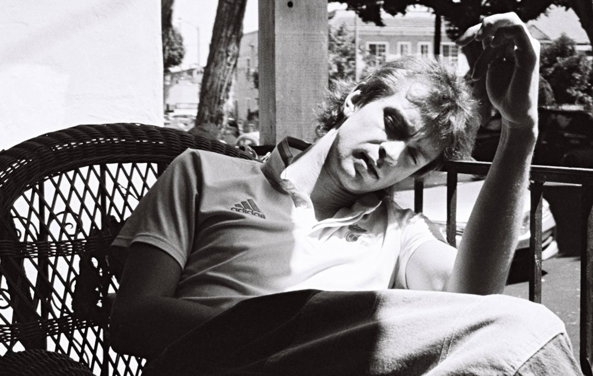 Lasse Lokøy shares slacker indie single ‘Lots Of People Here’ and announces new album ‘& The Roommates’