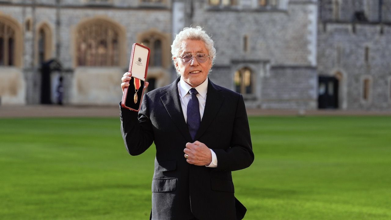 “For a kid like me, achieving this, it’s a dream.” The Who’s Roger Daltrey receives knighthood from Prince William at Windsor Castle