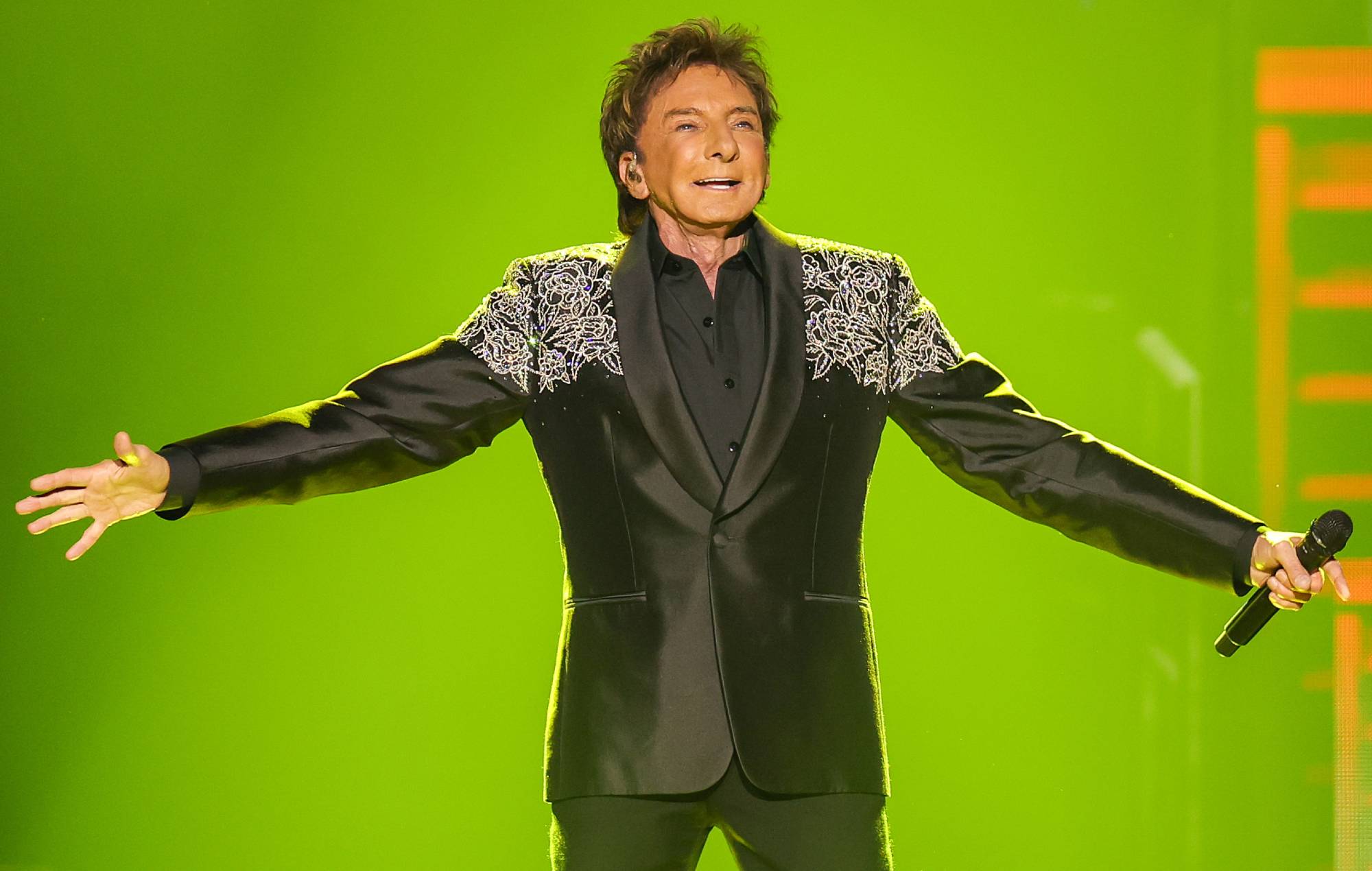 Barry Manilow to undergo surgery for ‘cancerous spot’ on lung
