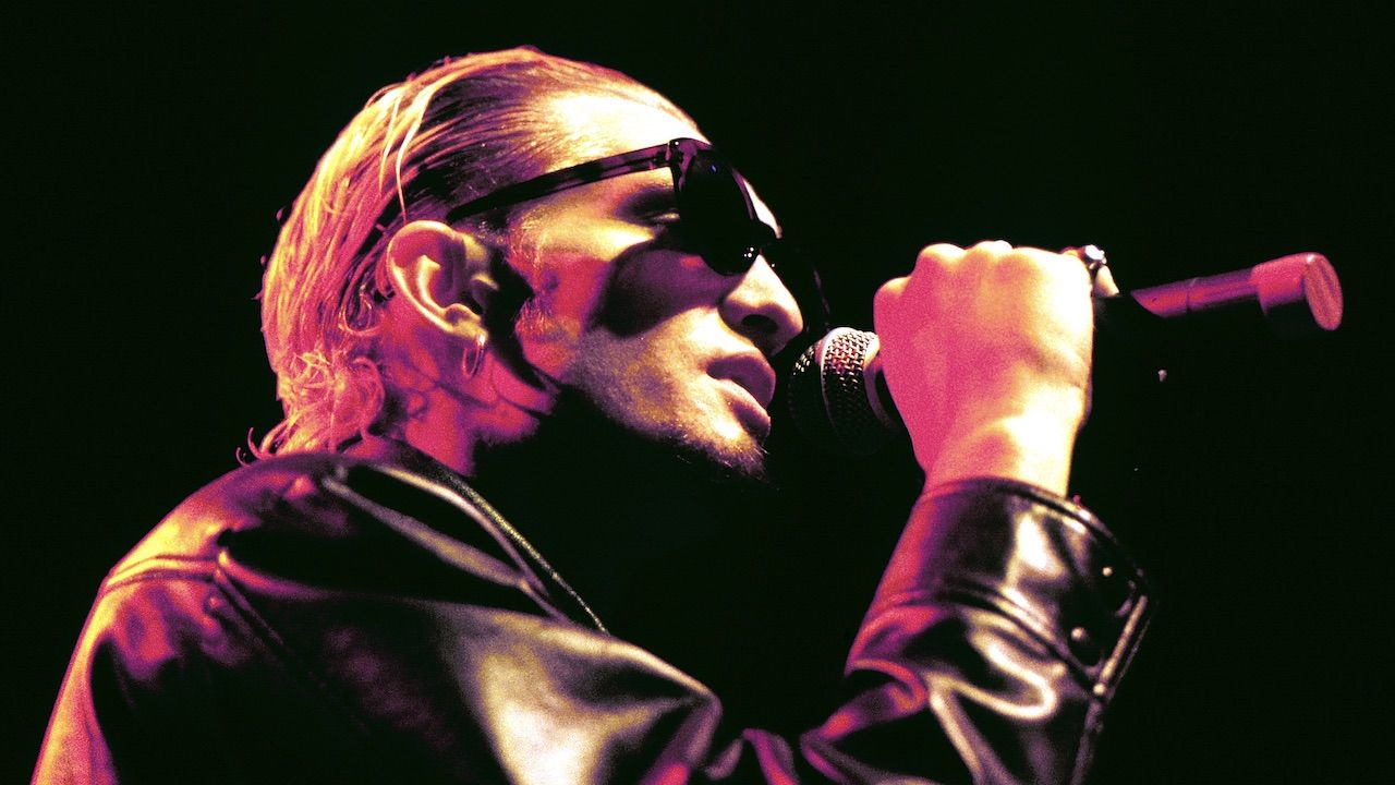 “Now I’m walking through hell.” The story behind tragic Alice in Chains frontman Layne Staley’s final recording, a movie soundtrack cover featuring some of the biggest names in ’90s rock