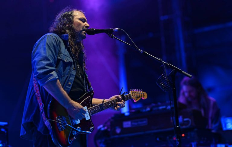 Watch Kurt Vile join The War On Drugs for cover of R.E.M.’s ‘Country Feedback’