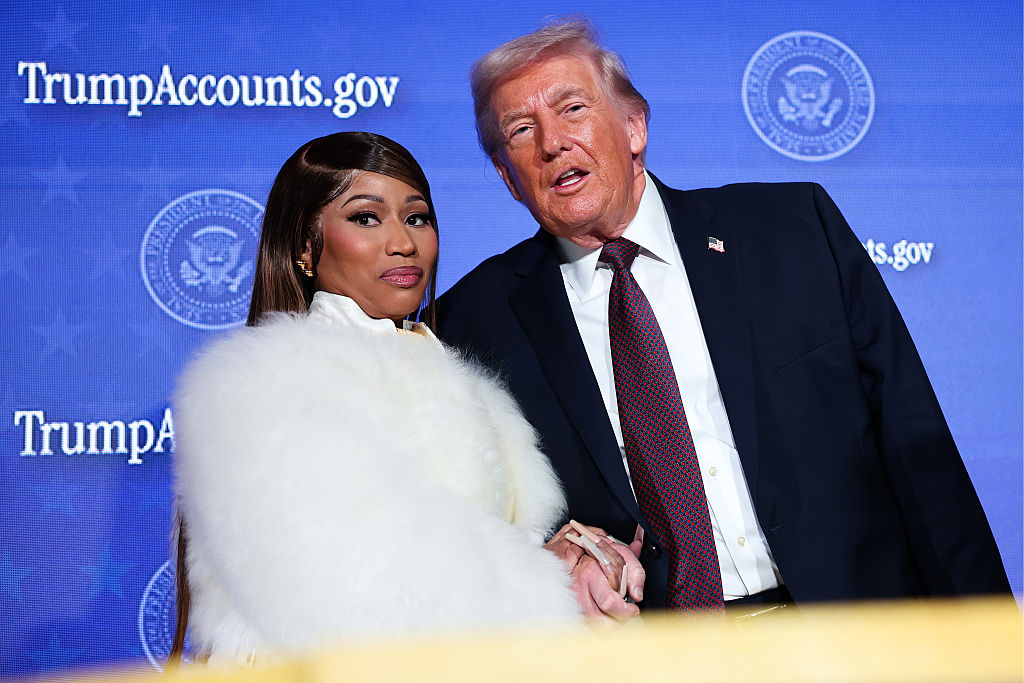 Nicki MAGA Minaj Shows Off Her Gold Trump Visa After Praising Him At A News Conference