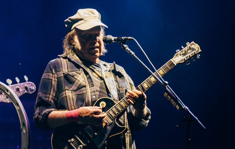 Neil Young eviscerates Donald Trump in new editorial urging Americans to “rise up peacefully in millions” after Minnesota shooting