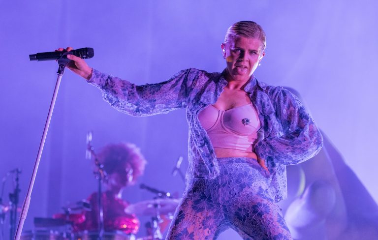 Watch Robyn debut new songs ‘Talk To Me’ and ‘Sexistential’ at Brooklyn New Year’s Eve show