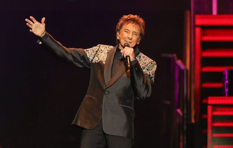Barry Manilow shares health update after lung cancer diagnosis