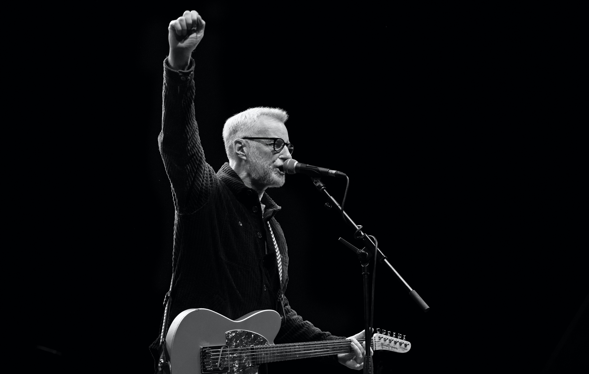 Billy Bragg shares new song ‘City Of Heroes’: “A tribute to the bravery of the people of Minneapolis”