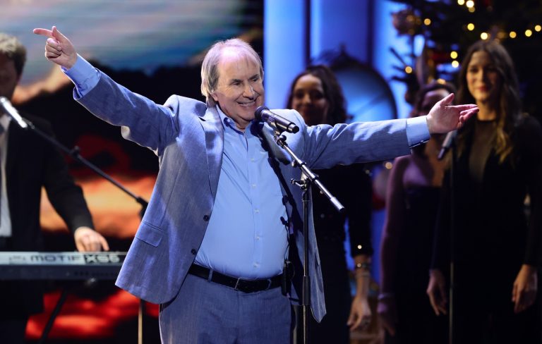 Chris De Burgh to make cameo in raunchy TV series ‘Rivals’