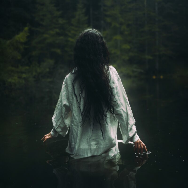 Lost in the Cornfields — Dutch Post-Punk Act Bragolin Returns With Video for “I Run and Hide”