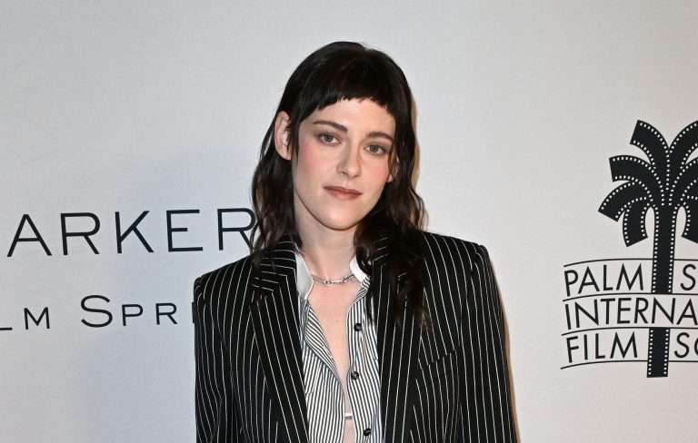 Kristen Stewart is determined to direct ‘Twilight’ reboot: “I’m committed!”