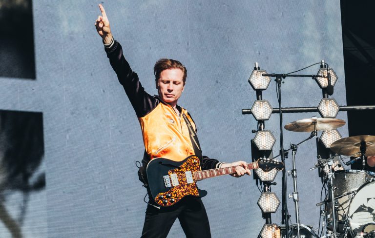 Watch Franz Ferdinand rip though cover of Amyl & The Sniffers’ ‘You Should Not Be Doing That’: “It’s a banger”