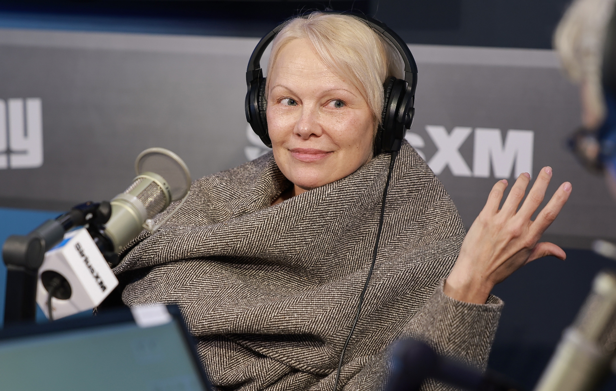 Pamela Anderson says seeing Seth Rogen at the Golden Globes “felt yucky” after ‘Pam & Tommy’ fallout