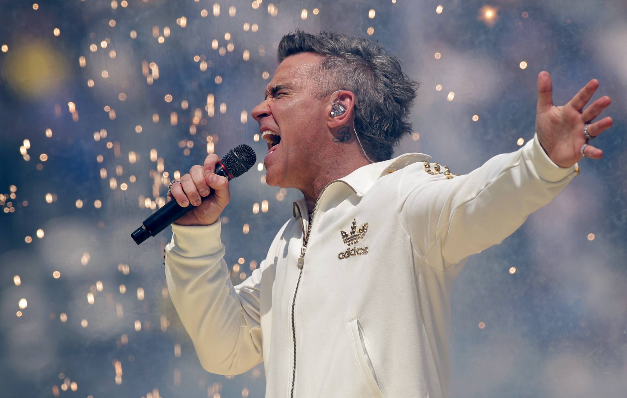 Robbie Williams surprise releases long-awaited new album ‘BRITPOP’