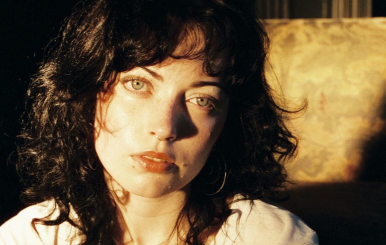 Violet Grohl signs major record deal with Republic/Island EMI and shares two new songs ‘Thum’ and ‘Applefish’