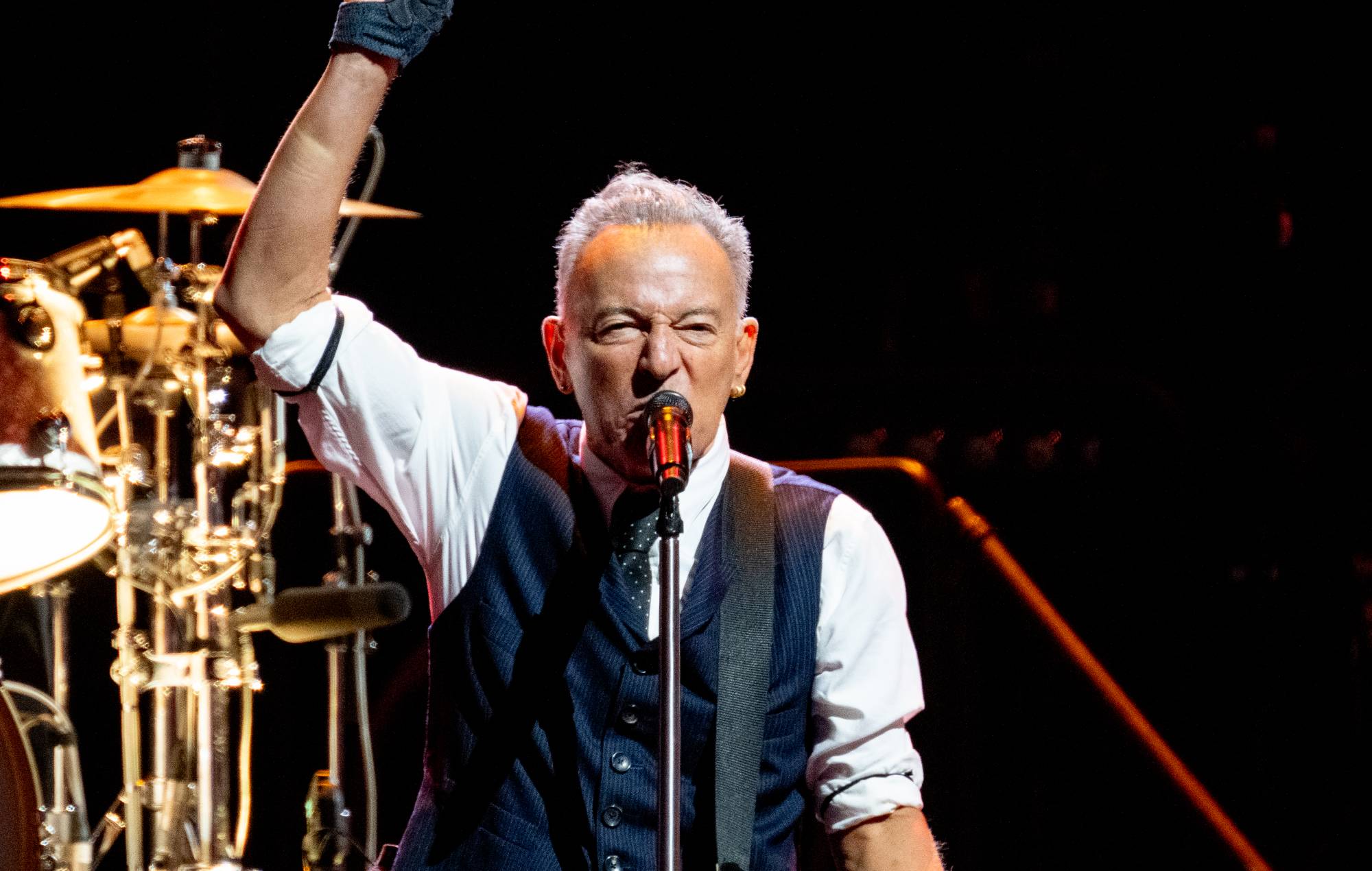 Bruce Springsteen calls for ICE to “get the fuck out of Minneapolis”