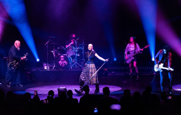 Watch Garbage’s Shirley Manson reunite with Angelfish and cover The Stone Roses in Edinburgh