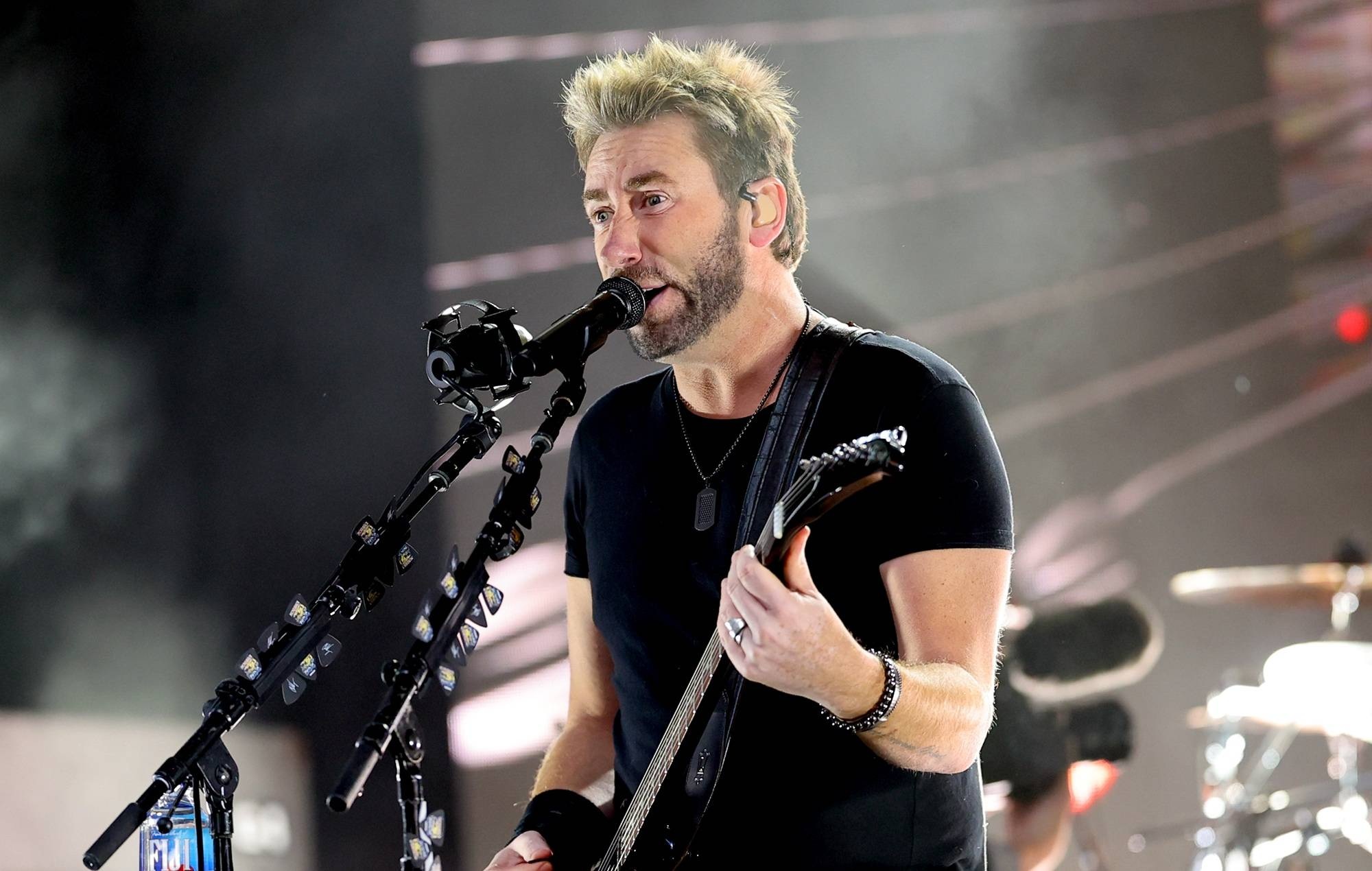 Watch viral video of Chad Kroeger singing Nickelback’s ‘Rockstar’ to demanding fan in casino