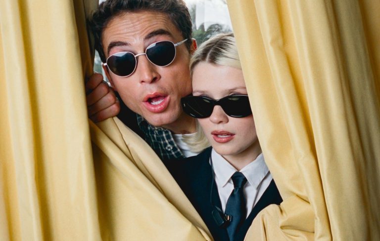 Maisie Peters teams up with Amelia Dimoldenberg for video for “powerful, tongue in cheek, sexy and funny” single ‘My Regards’