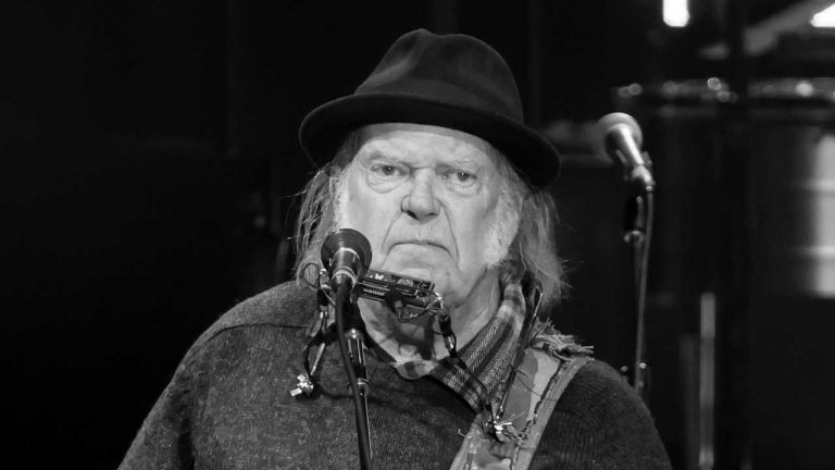 “I have decided to take a break.” Neil Young cancels upcoming European tour, saying “This is not the time”