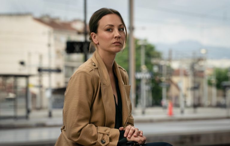 ‘Vanished’ review: Kaley Cuoco plays another accidental sleuth in this breezy, bingeable drama