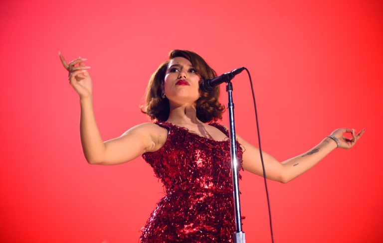 “Saddened and let down” Raye offering 65 fans free tickets and signed vinyl after Ticketmaster error keeps them out of Paris gig