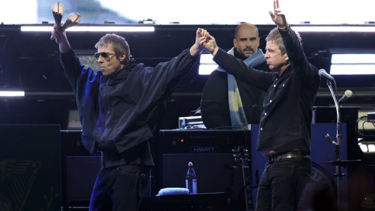 “I was very narrow-minded. I thought they were just an annoying pop band!” One of America’s greatest punk rock frontmen has come out as a huge fan of Oasis after years of “contempt” for the Gallagher brothers