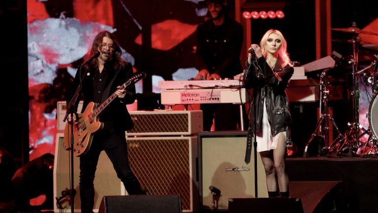 “Pat Smear left me a voicemail and said, ‘I have the weirdest request and it involves Mariah Carey’.” How Taylor Momsen and Foo Fighters thrilled Mariah Carey by performing two songs from her secret alt. rock album for the very first time