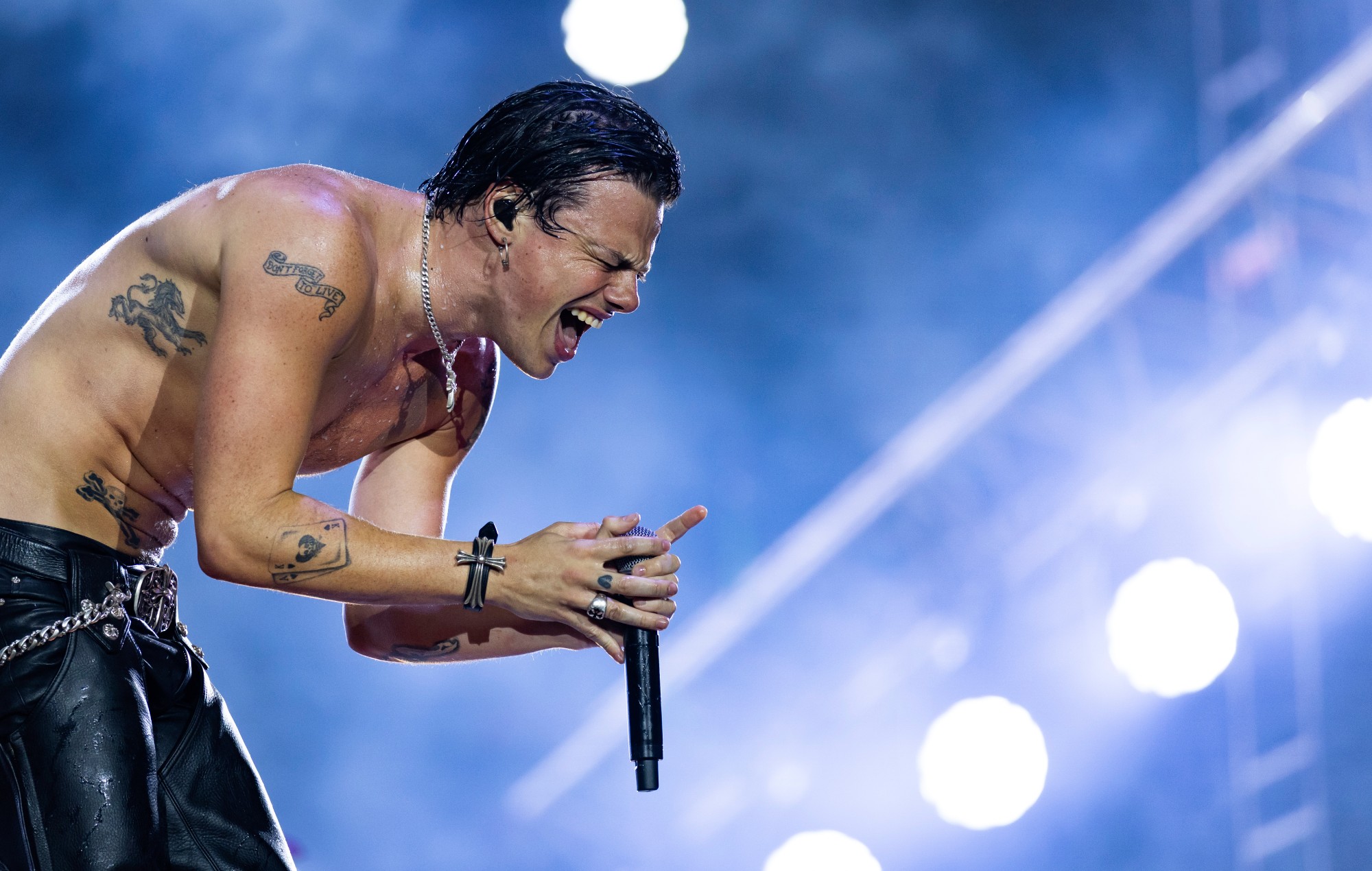 Tom Morello on Yungblud’s ‘Changes’ cover at ‘Back To The Beginning’: “48 hours before, he wasn’t gonna be the singer of that song”