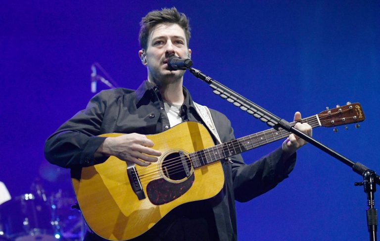 Watch Mumford & Sons play tiny, last-minute “unplugged” show in New York