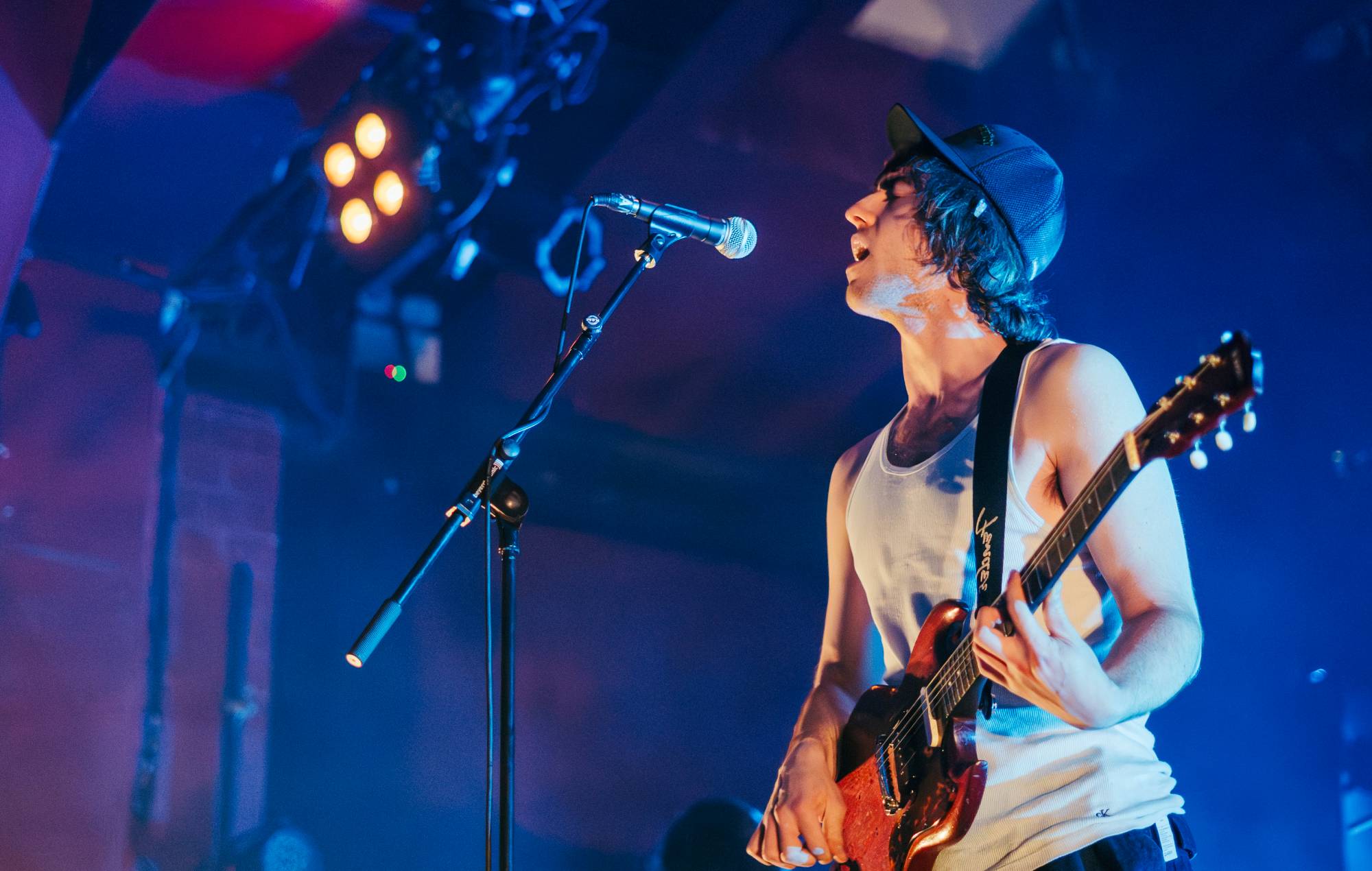 Watch Geese pay tribute to Stone Roses with wild taster of ‘Fool’s Gold’ cover in Manchester