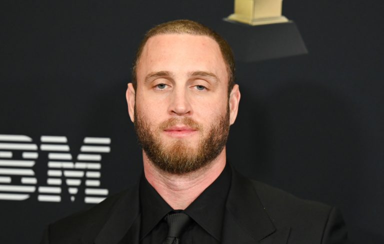 Chet Hanks is stranded in Colombia and wants the internet to help: “Free me”