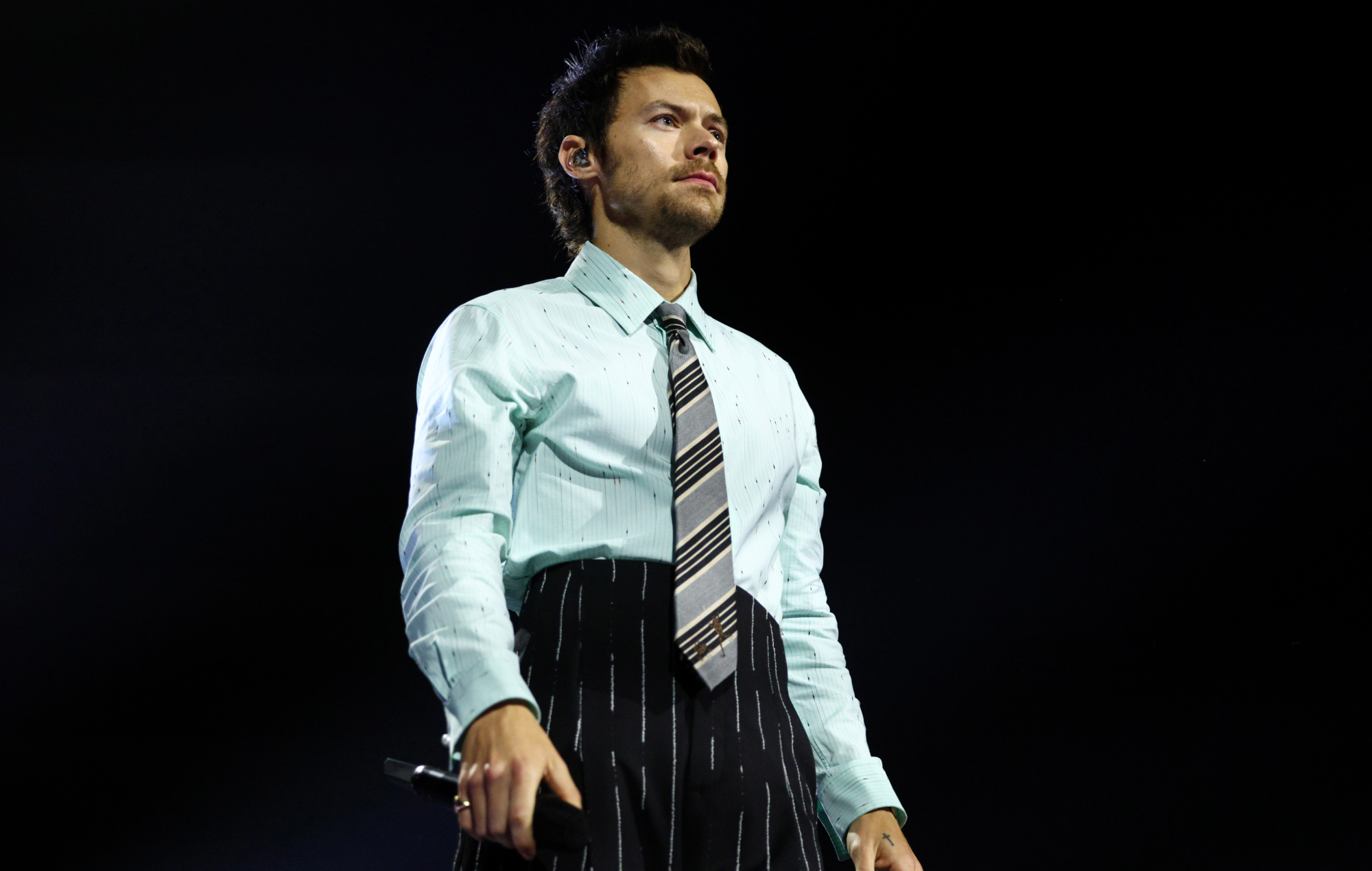 Harry Styles crashes Ryan Gosling’s ‘SNL’ monologue ahead of hosting next week: “It’s been a while”