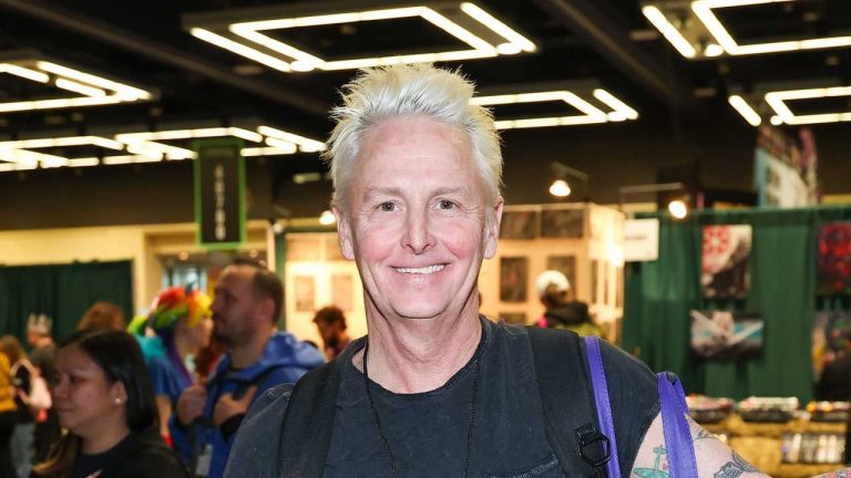 “I was thinking about all the singers that came from the Seattle scene and how many of them had since died.” Pearl Jam’s Mike McCready announces rock opera about the history of grunge in Seattle
