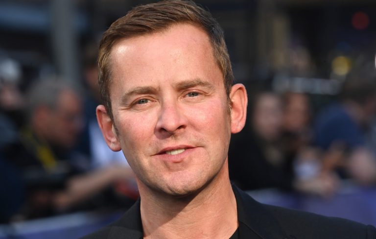 BBC apologises after it admits concerns about “inappropriate communications” involving Scott Mills were raised last year
