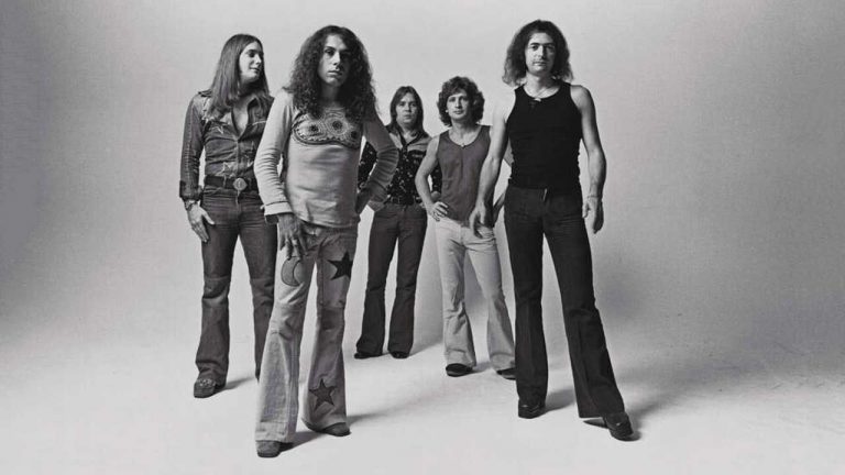 “We wanted a song about castles and crossbows.” The magical relationship between Ritchie Blackmore and Ronnie James Dio celebrated on the monumental Rainbow – The Temple Of The King 1975-76