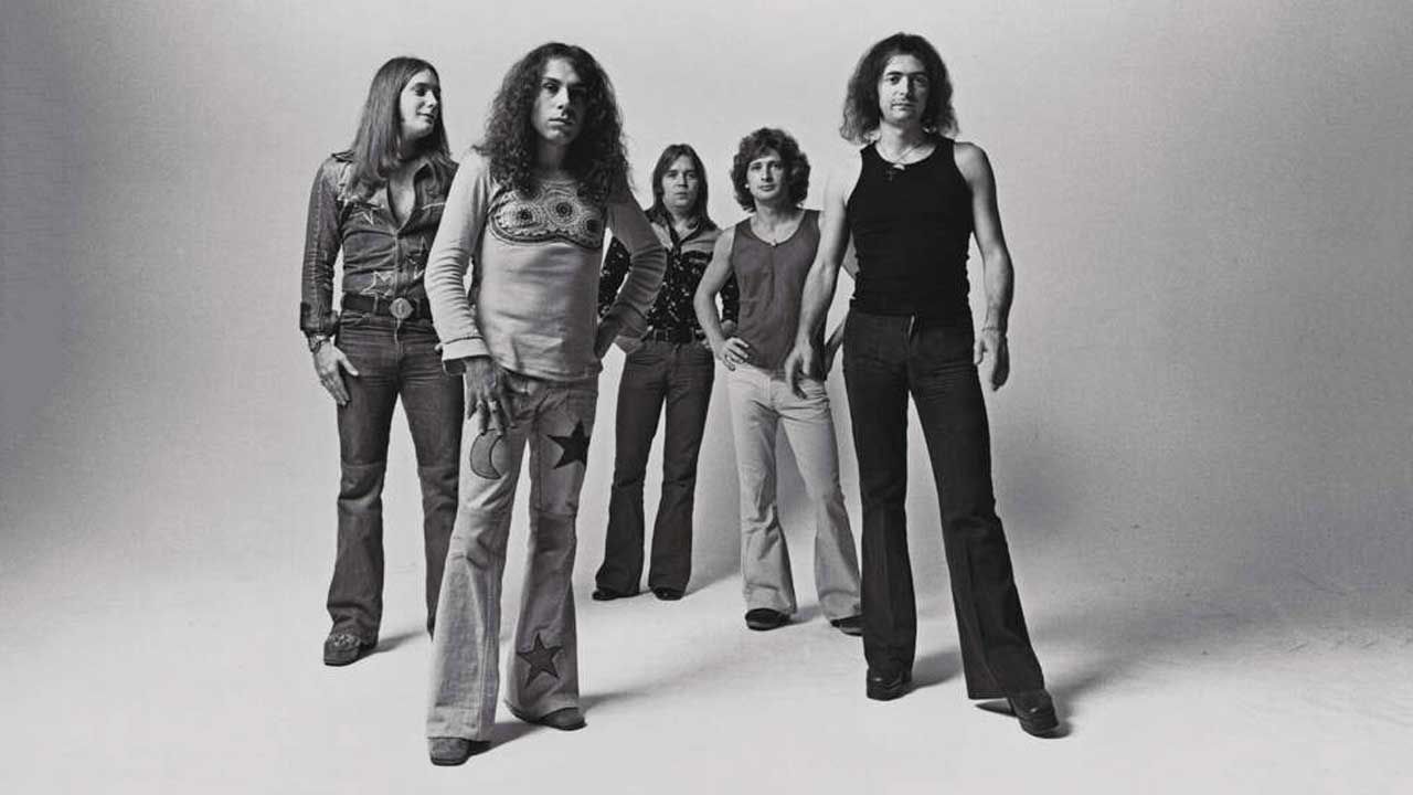 “We wanted a song about castles and crossbows.” The magical relationship between Ritchie Blackmore and Ronnie James Dio celebrated on the monumental Rainbow – The Temple Of The King 1975-76