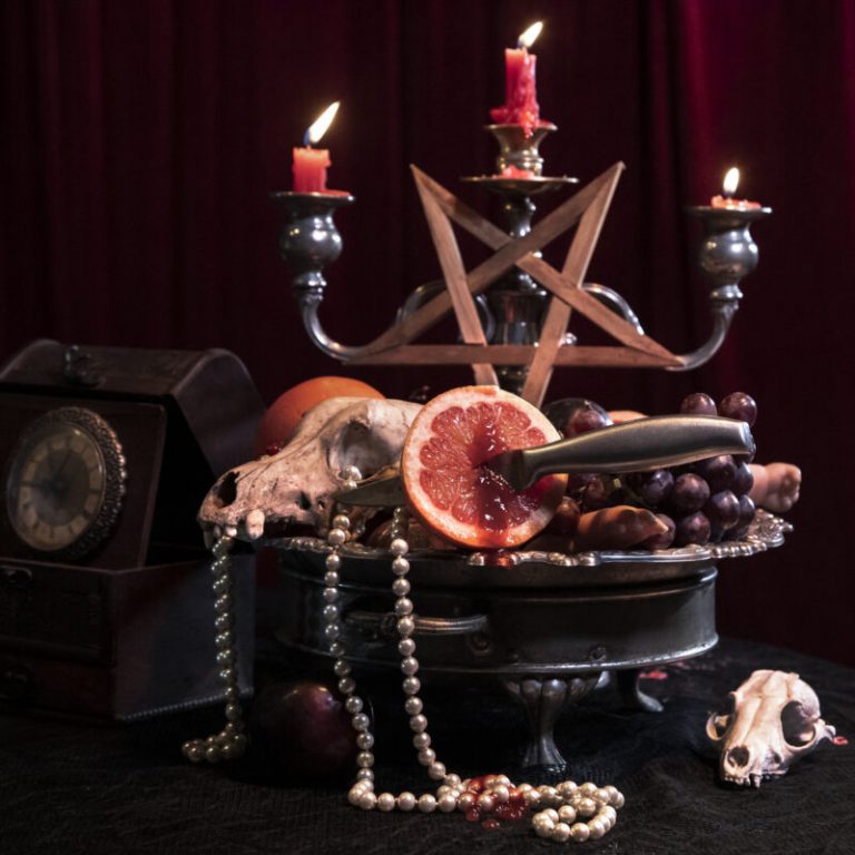 “In a Vile Delirium” — Chilean Darkwavers Diavol Strâin Unveil a Haunted Tableau With Video for “11 Ecos”