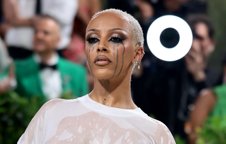 Doja Cat on responding to negative criticism on social media: “It’s a useless way to spend your time”