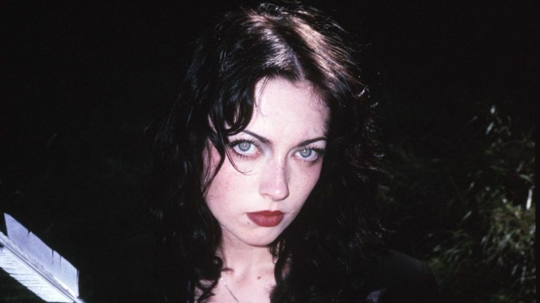 “I’ll be your 1-900-G spot, baby, you won’t last.” Violet Grohl shares phone sex-inspired new song, announces debut album Be Sweet To Me