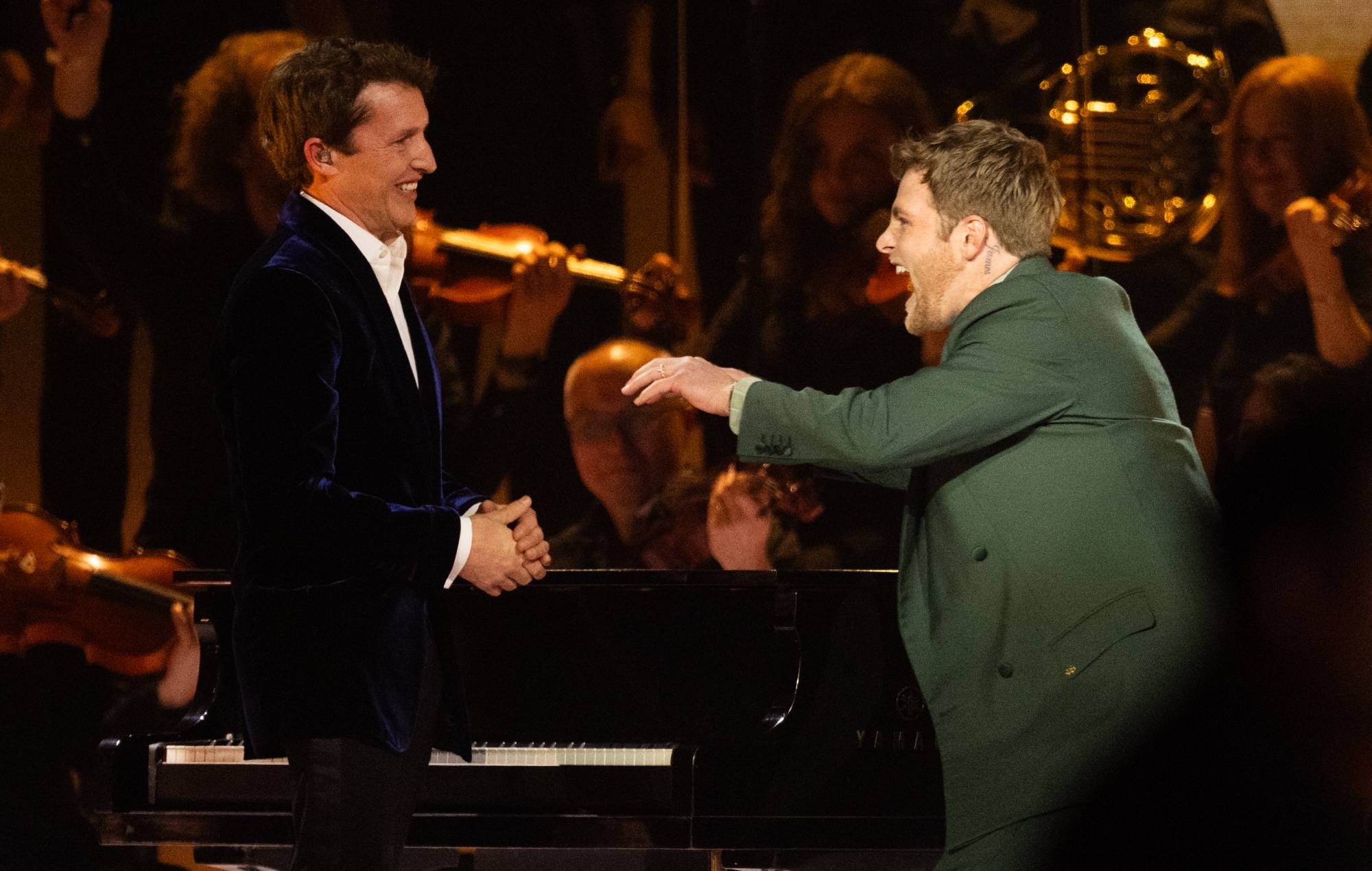 James Blunt joins Alex Warren for orchestral ‘Ordinary’ at BRITs 2026