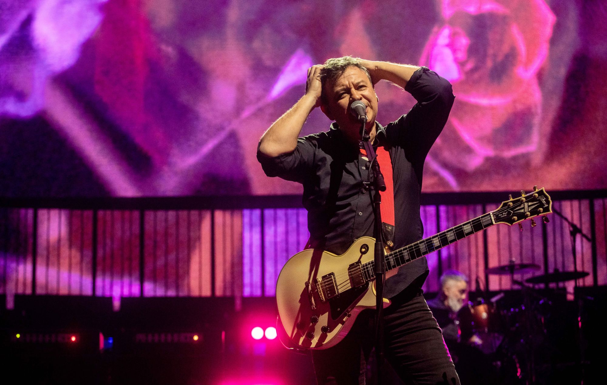 Watch Manic Street Preachers cover The Cure’s ‘Close To Me’ and air rarities for Robert Smith’s Teenage Cancer Trust shows at Royal Albert Hall