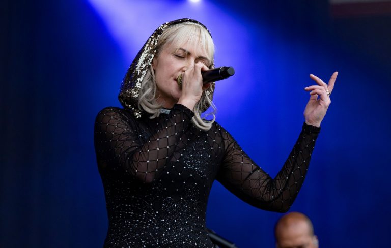 Metric announce 2026 UK, European and Canadian tour with Broken Social Scene and Stars