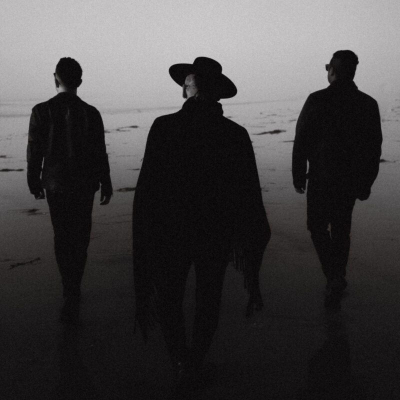 “Your Pallid Face” — Border Goth Trio The Slashes Summon Shadowy Romance With “Vampiros”